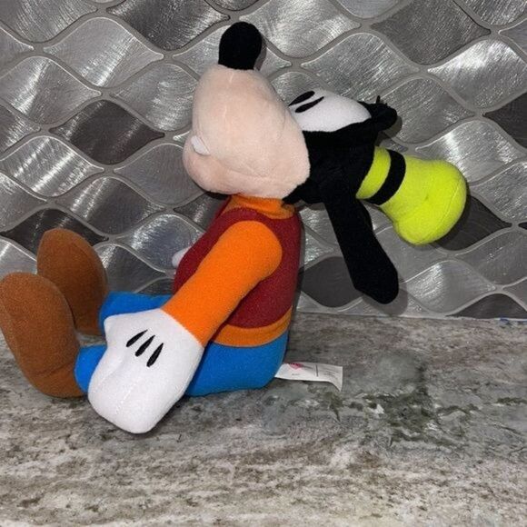 Disney Goofy Coffee Mug + Goofy Stuffed Plushie Toy - Picture 7 of 10